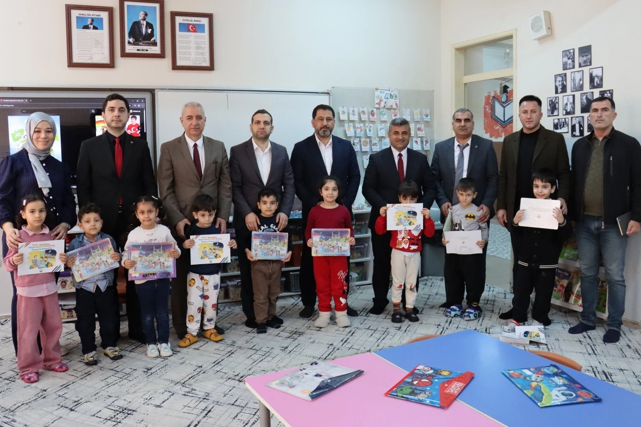 &Ouml;ğrencilere okuma kitabı desteği