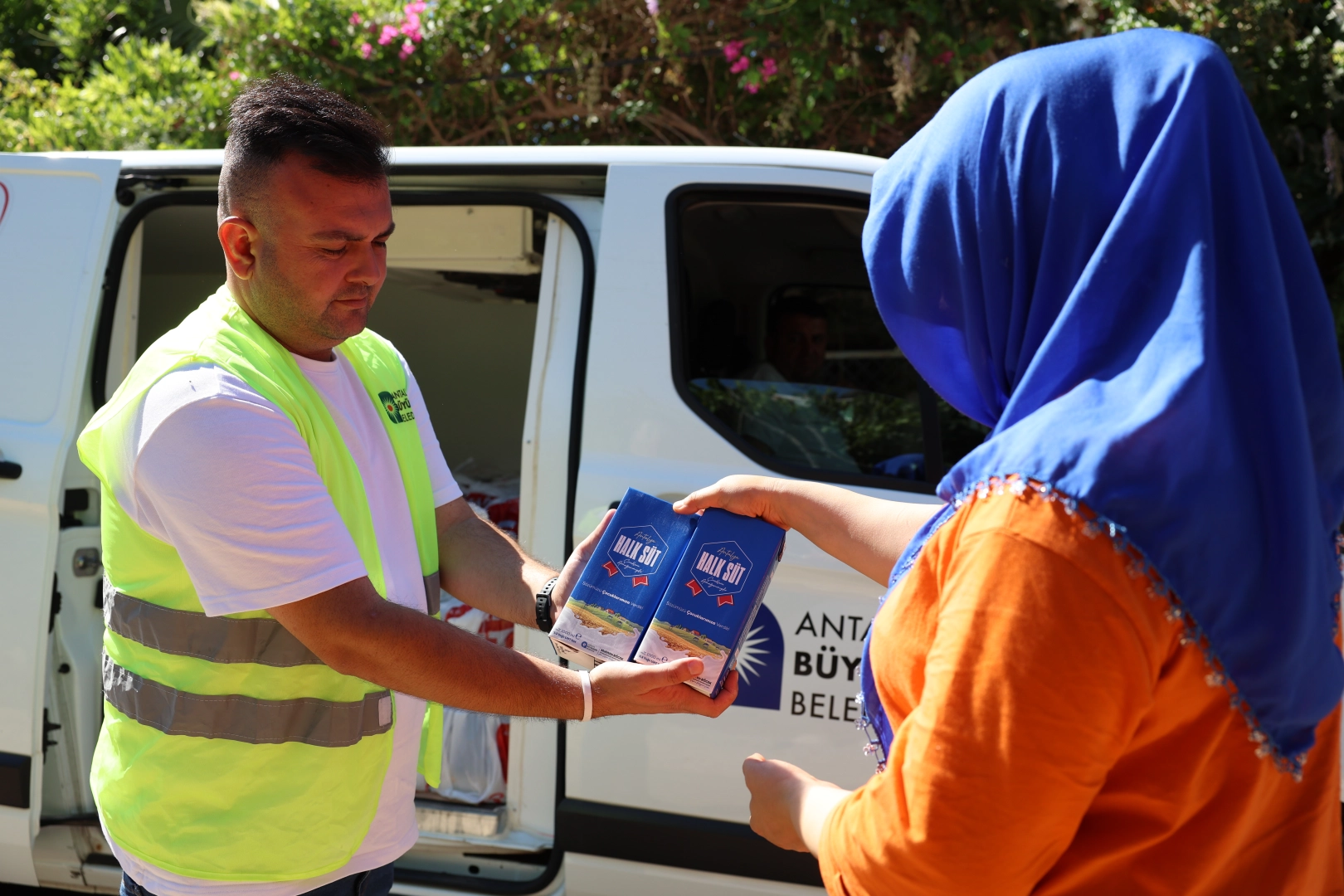 Antalya'da &ccedil;ocuklara 773 bin 400 litre s&uuml;t desteği
