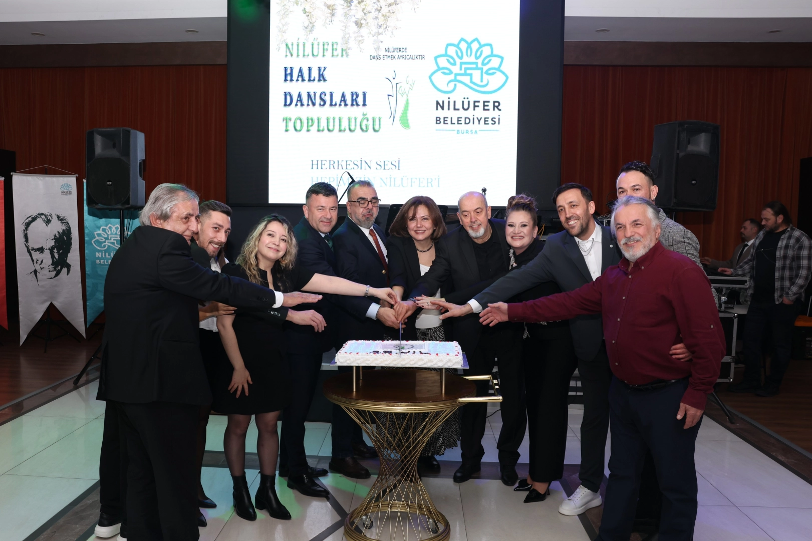 Nil&uuml;fer Halk Dansları Topluluğu'ndan 25. yıl kutlaması