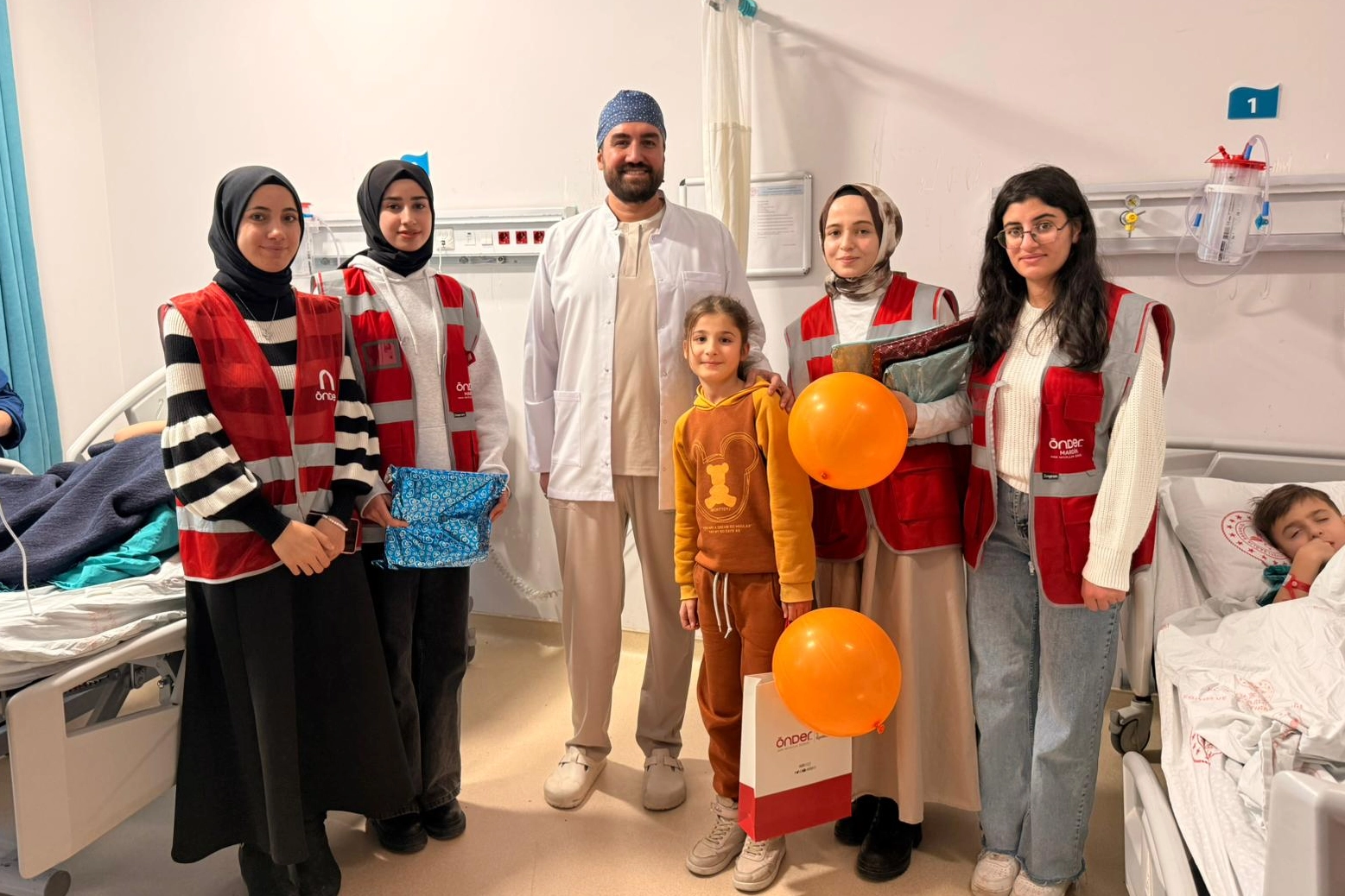 Mardin &Ouml;NDER'den Eğitim ve Araştırma Hastanesi'ne moral ziyareti