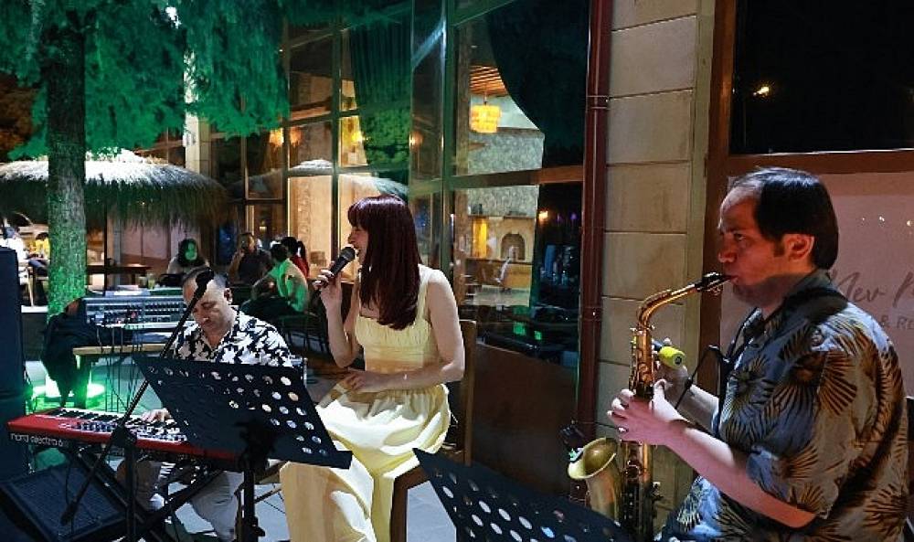 NevMekan Cafe'de Caz Rüzgarı Esti