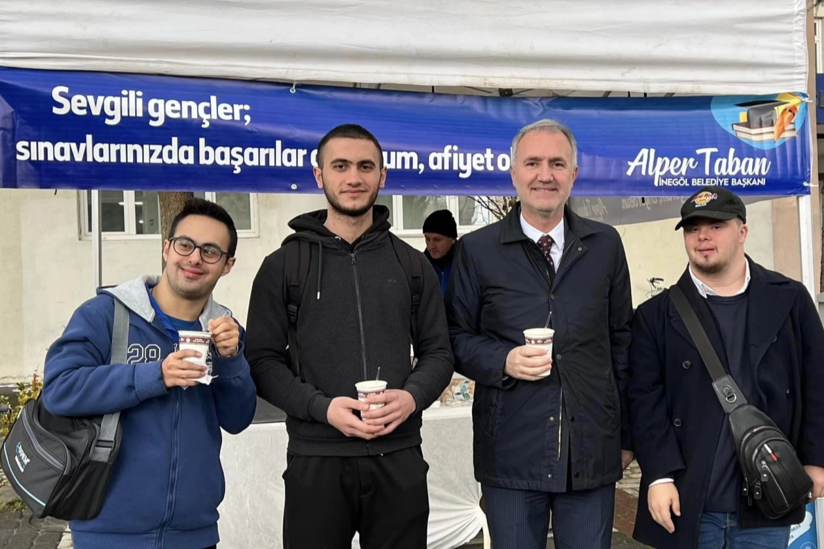 Bursa İneg&ouml;l'de &ouml;ğrencilere sınav d&ouml;neminde &ccedil;orba ikramı