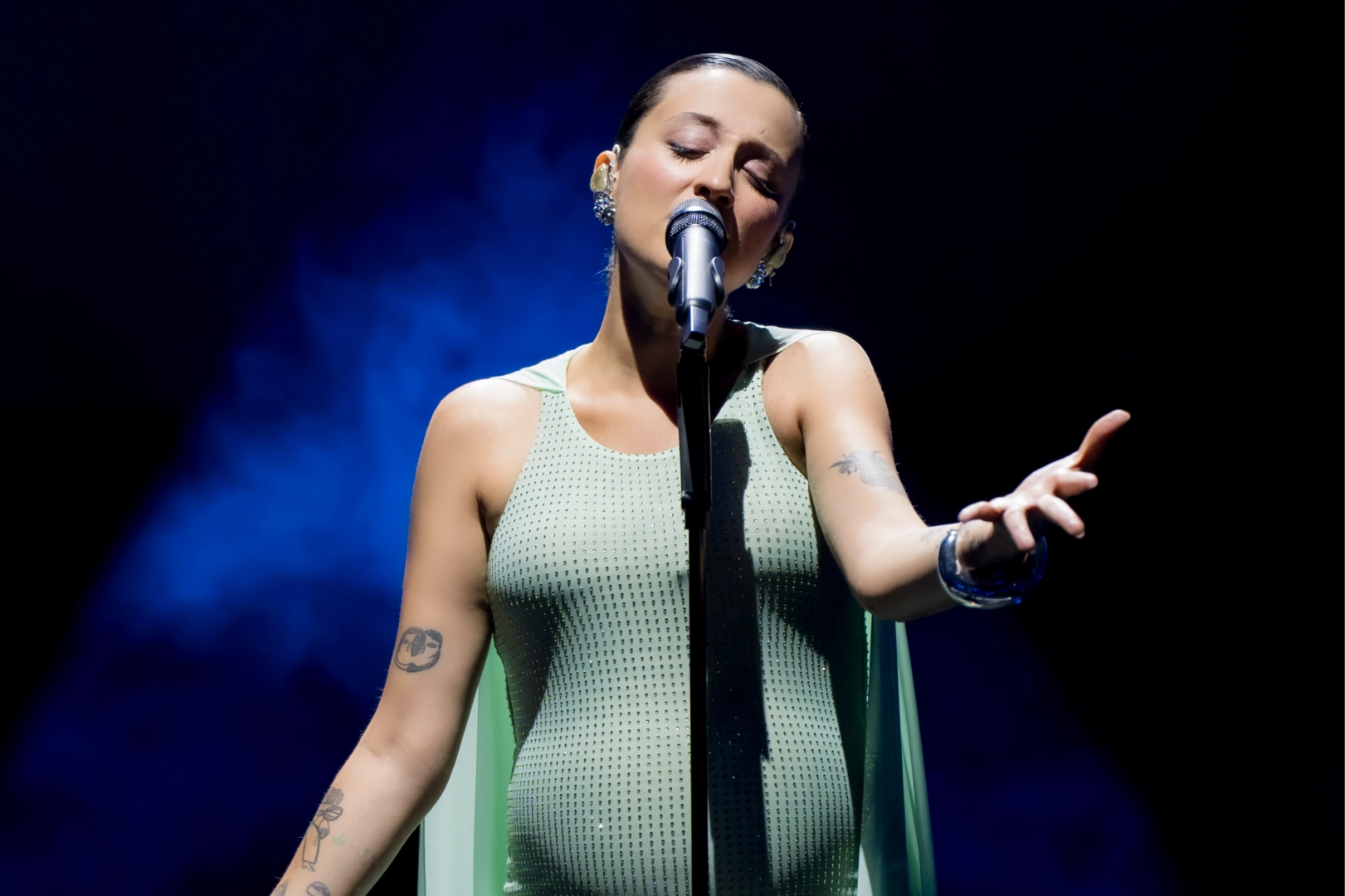 Melike Şahin&rsquo;den Antalya ve Denizli&rsquo;de m&uuml;zik ziyafeti